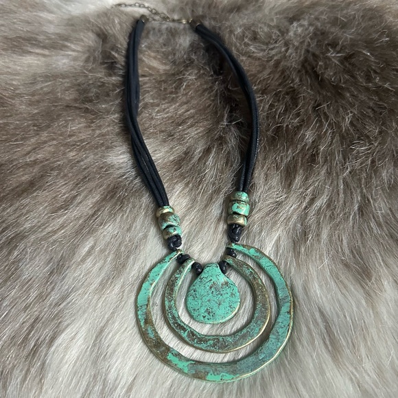 ST THOMAS Statement Necklace - Picture 5 of 5